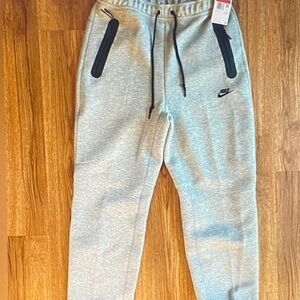 Nike Men’s Gray Joggers with Black Details